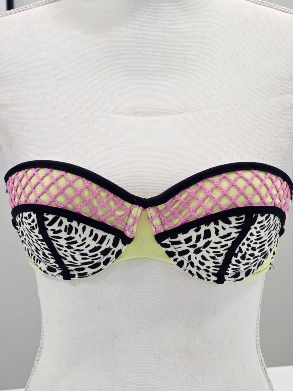 Shade & Shore ✦ Bandeau Bikini Top ✦ Neon Yellow Pink Crochet Black Print Sz 34B - Picture 2 of 7